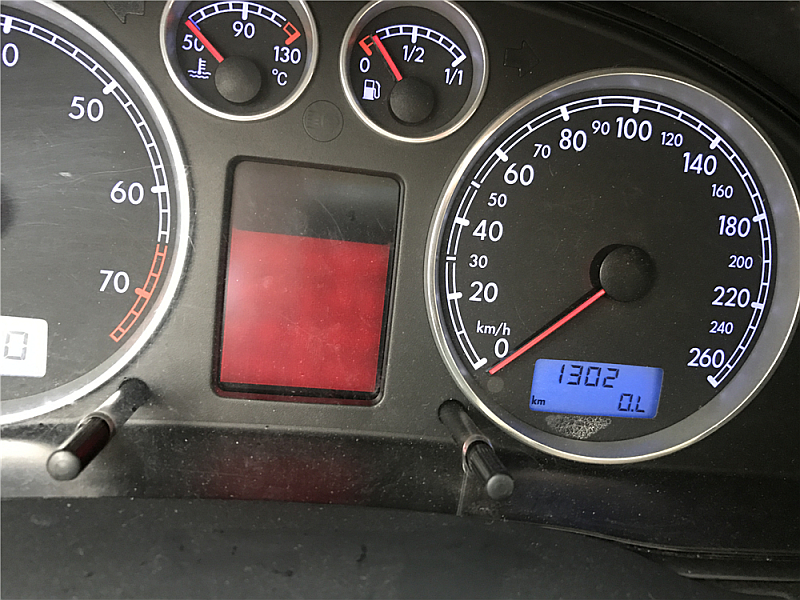 特别注意:该车为水泡车,无法读取公里数!!!由于车辆属旧车,外观及各项机件可能存在异常。拍卖车辆所列厂牌型号,车身颜色,出厂日期,产地,发动机型号,车架号码,使用性质,以(车辆登记证,行驶证)资料为准。拍卖车辆属二手车,车辆的实际公里数及车辆状况可能会存在事故修复及较多瑕疵,如零配件,车锁匙,音响,备胎,工具,车件等部件的缺失,以及车身的修复,车窗玻璃车内饰板损坏等,以现场展示为准,竞买人仅依车辆现状进行拍卖,相关风险及费用由买受人自行承担。买受人必须在成交后的48小时内缴纳车款并提供新车主过户资料给拍卖